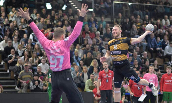 2 4 2026, Dresdens Lukas Wucherpfennig throws, Owls goalkeeper Ziga Urbic, Handball, 2 Bundesliga, HC Elbflorenz Dresden Owls Ludwigshafen, c Dresden
