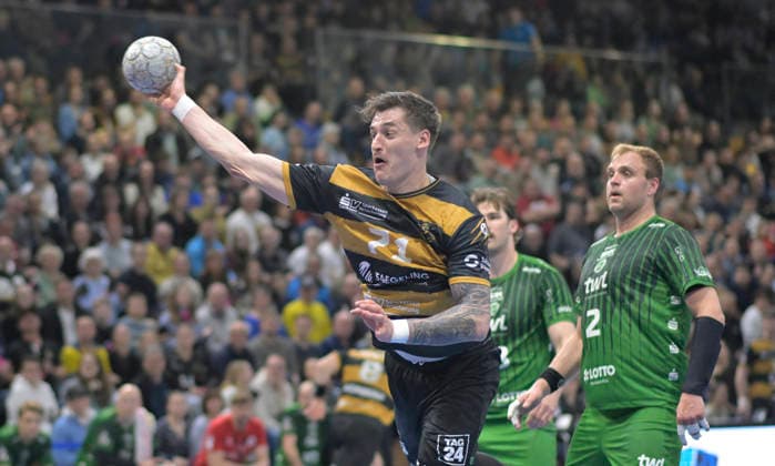 2 4 2026, Dresdens Oliver Seidler throws, Handball, 2 Bundesliga, HC Elbflorenz Dresden Eulen Ludwigshafen, c Dresden