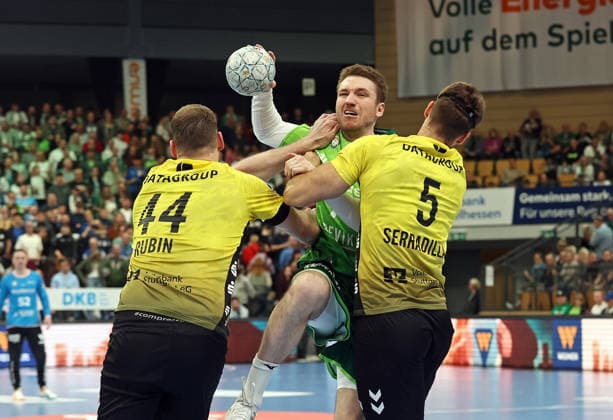 02 04 2026, xovx, Handball Daikin Handball Bundesliga, HSG Wetzlar TVB Stuttgart v l Lenny Rubin TVB Stuttgart , Dominik Mappes HSG Wetzlar , Antonio Serradilla TVB Stuttgart Wetzlar Buderus Arena Hessen Germany EN