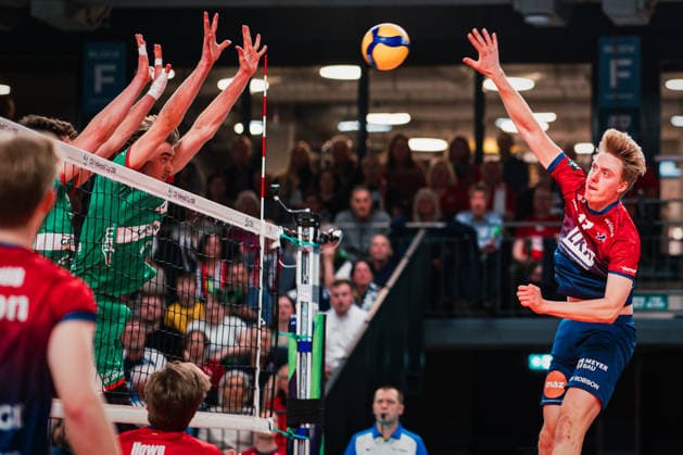 CEV Cup SVG Lüneburg Greenyard Maaseik, 02 04 2026 Axel Enlund SVG Lüneburg, 17 hits the ball CEV Volleyball Cup, semi-final, second leg SVG Lüneburg vs Greenyard Maaseik on 02 04 2026 in the LKH Arena, Lüneburg Copyright: xBEAUTIFULxSPORTS Tonhäuserx