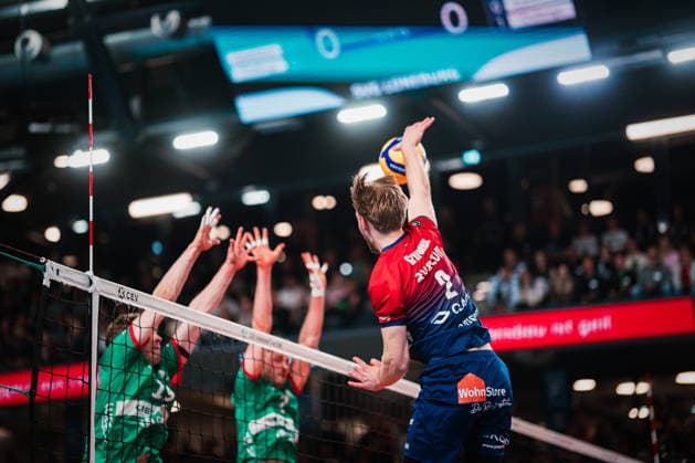 CEV Cup SVG Lüneburg Greenyard Maaseik, 02 04 2026 Daniel Gruvaeus SVG Lüneburg, 2 hits the ball CEV Volleyball Cup, semi-final, second leg SVG Lüneburg vs Greenyard Maaseik on 02 04 2026 in the LKH Arena, Lüneburg Copyright: xBEAUTIFULxSPORTS Tonhäuserx
