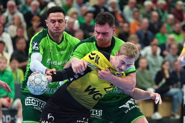 Torben Matzken TVB Stuttgart, 22 in duel with Ahmed Nafea HSG Wetzlar, 79, left and Josip Simic HSG Wetzlar, 10 GER, HSG Wetzlar vs TVB Stuttgart, Handball, 1 Bundesliga, Matchday 27, Season 2025 2026, 02 04 2026 GER, HSG Wetzlar vs TVB Stuttgart, Handball, 1 Bundesliga, Matchday 27, Season 2025 2026, 02 04 2026 Wetzlar Copyright: xEibner-Pressefoto RenexWeissx EP_RWS