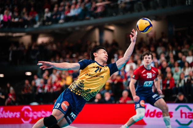 CEV Cup SVG Lüneburg Greenyard Maaseik, 02 04 2026 Sho Takahashi SVG Lüneburg, 21 wants to save the ball CEV Volleyball Cup, semi-final, second leg SVG Lüneburg vs Greenyard Maaseik on 02 04 2026 in the LKH Arena, Lüneburg Copyright: xBEAUTIFULxSPORTS Tonhäuserx