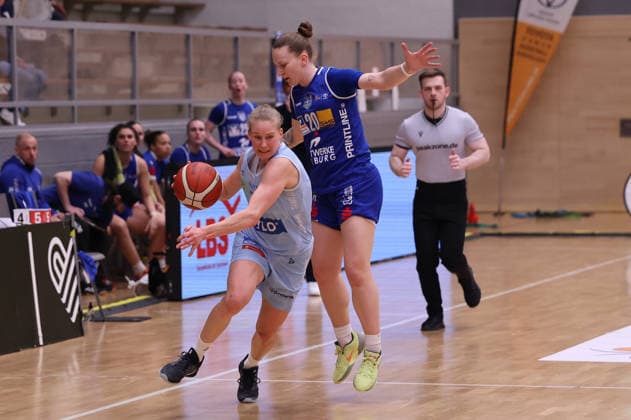 02 04 2026, Basketball, Women, Season 2025 2026, Toyota Womens Basketball Bundesliga, Playoffs, Saarlouis Royals Basketball Club Marburg e V , Elina Koskimies Saarlouis Royals , Lea Debeljak Basketball Club Marburg e V Saarlouis Stadtgartenhalle Saarland Germany DEU Copyright: xSebastianxBachx