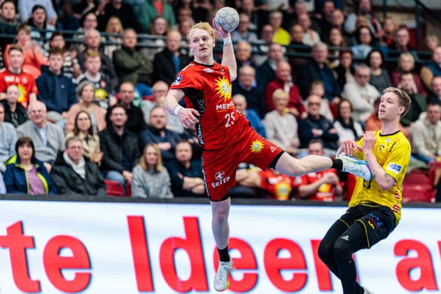 v l Henri Pabst TuS N Luebbecke, 25 , Jesper Schmidt HSC 2000 Coburg, 87 GER, TuS N Luebbecke vs HSC 2000 Coburg, Handball, 2 Bundesliga, Matchday 26, Season 2025 2026, 02 04 2026 GER, TuS N Luebbecke vs HSC 2000 Coburg, Handball, 2 Bundesliga, Matchday 26, Season 2025 2026, 02 04 2026 Luebbecke Copyright: xEibner-Pressefoto JanxRollingerx EP_JSK