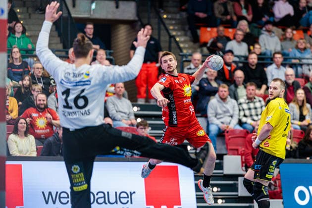 v l Petros Boukovinas HSC 2000 Coburg, 16 , Tim Roman Wieling TuS N Luebbecke, 96 GER, TuS N Luebbecke vs HSC 2000 Coburg, Handball, 2 Bundesliga, Matchday 26, Season 2025 2026, 02 04 2026 GER, TuS N Luebbecke vs HSC 2000 Coburg, Handball, 2 Bundesliga, Matchday 26, Season 2025 2026, 02 04 2026 Luebbecke Copyright: xEibner-Pressefoto JanxRollingerx EP_JSK