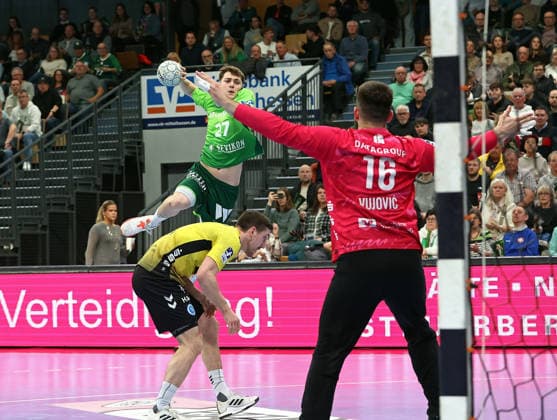 02 04 2026, xovx, Handball Daikin Handball Bundesliga, HSG Wetzlar TVB Stuttgart v l Ivan Snajder TVB Stuttgart , Phil Spandau HSG Wetzlar , Miljan Vujovic TVB Stuttgart Wetzlar Buderus Arena Hessen Germany EN