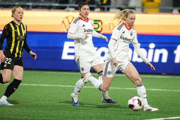 GOTHENBURG, SWEDEN 20260402 Eintracht Frankfurt s Amanda Ilestedt R controls the ball during the UEFA Women s Europa Cup 2nd leg semi final soccer match between BK Häcken and Eintracht Frankfurt at Hisingen Arena in Gothenburg, Sweden, on April 2, 2026 GÖTEBORG SWEDEN x9200x  Copyright: xAdamxIhse TTx SWEDEN SOCCER UEFA WOMEN S EUROPA CUP
