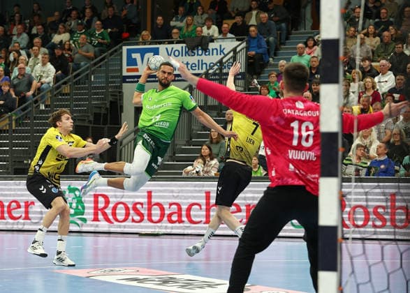 02 04 2026, xovx, Handball Daikin Handball Bundesliga, HSG Wetzlar TVB Stuttgart v l Max Häfner TVB Stuttgart , Philipp Ahouansou HSG Wetzlar , Kasper Lien TVB Stuttgart , Miljan Vujovic TVB Stuttgart Wetzlar Buderus Arena Hessen Germany EN