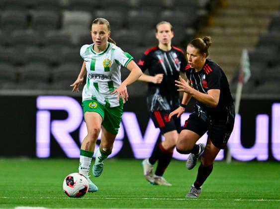 STOCKHOLM, SWEDEN 20260402 Hammarby s Fanny Peterson and Sparta Prague s Eliska Sonntagova during the UEFA Women s Europa Cup 2nd leg semi final soccer match between Hammarby IF and AC Sparta Praha at 3Arena, in Stockholm, Sweden, on April 2, 2026 STOCKHOLM SWEDEN x10030x  Copyright: xJonasxEkströmer TTx SWEDEN SOCCER UEFA WOMEN S EUROPA CUP
