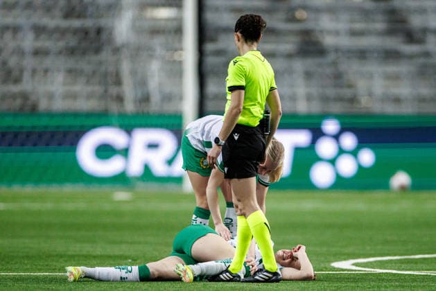 260402 Vilde Hasund of Hammarby in pain during the UEFA Women s Europa Cup semifinal between Hammarby and Sparta Prague on April 2, 2026 in Stockholm Photo Kenta Jönsson BILDBYRAN COP 210 KJ0331 fotboll football soccer fotball europa cup hammarby sparta prague uefa womens europa cup semifinal dam bbeng  Copyright: KENTAxJÖNSSON BB260402KJ024