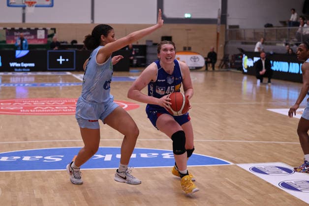 02 04 2026, Basketball, Women, Season 2025 2026, Toyota Womens Basketball Bundesliga, Playoffs, Saarlouis Royals Basketball Club Marburg e V , Brynn Shoup Hill Saarlouis Royals , Allyson Fertig Basketball Club Marburg e V Saarlouis Stadtgartenhalle Saarland Germany DEU Copyright: xSebastianxBachx