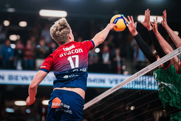 CEV Cup SVG Lüneburg Greenyard Maaseik, 02 04 2026 Axel Enlund SVG Lüneburg, 17 converts the decisive point to enter the final CEV Volleyball Cup, semi-final, second leg SVG Lüneburg vs Greenyard Maaseik on 02 04 2026 in the LKH Arena, Lüneburg Copyright: xBEAUTIFULxSPORTS Tonhäuserx