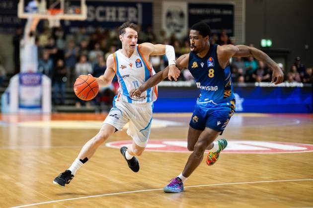 BASKETBALL EASYCREDIT BBL 27 GAME DAY SCIENCE CITY JENA SKYLINERS FRANKFURT FOR EDITORIAL PURPOSES ONLY p 02 04 2026 Jena Basketball easyCredit BBL 1 Basketball Bundesliga Season 2025 2026 27 Matchday Sparkassen Arena Science City Jena SKYLINERS Frankfurt in photo Jack Pagenkopf 11 Science City Jena in duel with William Christmas 8 SKYLINERS Germany Thueringen Jena Copyright SaschaxFromm Copyright: SaschaxFromm doc858vetcz1l5ksf48ld5 ,EDITORIAL USE ONLY Copyright: SaschaxFromm