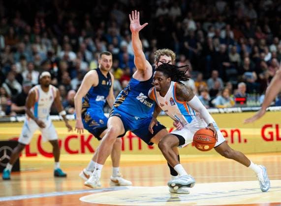 BASKETBALL EASYCREDIT BBL 27 GAME DAY SCIENCE CITY JENA SKYLINERS FRANKFURT FOR EDITORIAL PURPOSES ONLY p 02 04 2026 Jena Basketball easyCredit BBL 1 Basketball Bundesliga Season 2025 2026 27 Matchday Sparkassen Arena Science City Jena SKYLINERS Frankfurt in photo Uchenna Iroegbu 1 Science City Jena in duel with Jacob Holt 10 SKYLINERS Germany Thueringen Jena Copyright SaschaxFromm Copyright: SaschaxFromm doc858vhidmb9v8yxow197y ,EDITORIAL USE ONLY Copyright: SaschaxFromm