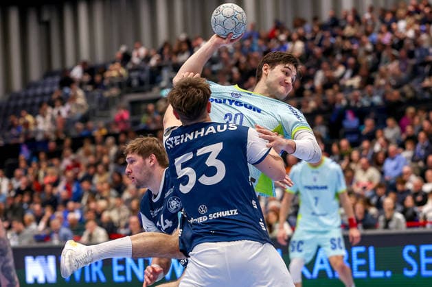 02 04 2026, Handball, HBL, Bergischer HC VfL Gummersbach, Mitsubishi Electric HALLE Düsseldorf Ludvig Hallbäck VfL Gummersbach 20 throws the ball on goal in a duel against Soeren Steinhaus BHC 53 North Rhine-Westphalia Germany