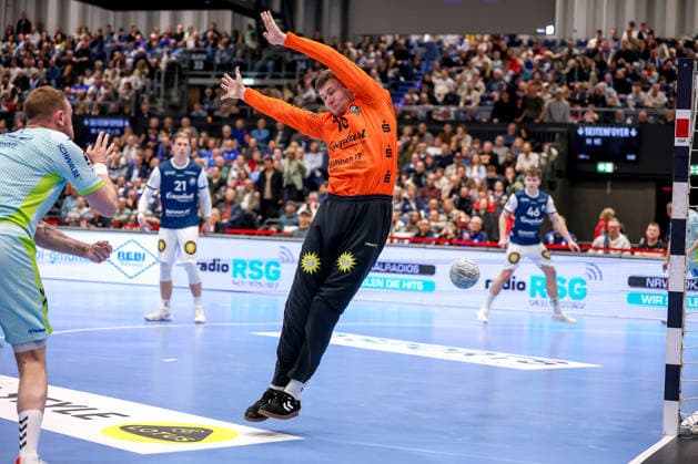 02 04 2026, Handball, HBL, Bergischer HC VfL Gummersbach, Mitsubishi Electric HALLE Düsseldorf Goalkeeper Lukas Diedrich BHC 16 Parade North Rhine-Westphalia Germany