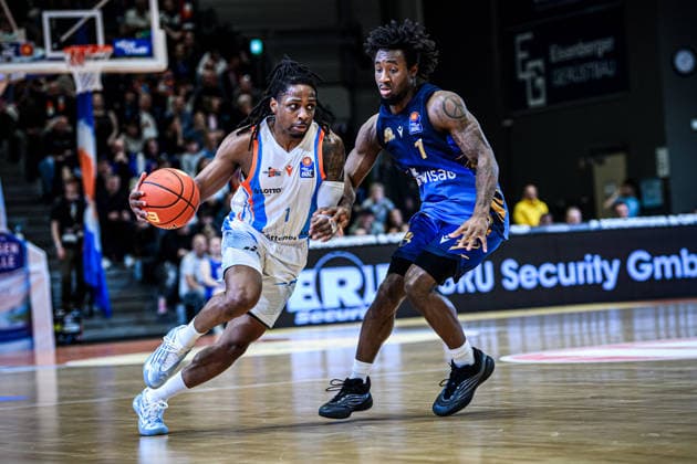 easycredit BBL Basketball Bundesliga 2025 2026 27 Matchday 02 04 2026 Science City Jena vs SKYLINERS Frankfurt v li Uchenna Iroegbu Jena on the ball against Isaiah Swope Frankfurt Sparkassen Arena