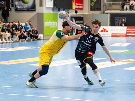 Marvin Kix HSG Krefeld Niederrhein, 07 in duel against Philip Jungemann VfL Eintracht Hagen, 25 VfL Eintracht Hagen vs HSG Krefeld Niederrhein, Handball, 2 Bundesliga, Matchday 26, Season 2025 2026, 02 04 2026 VfL Eintracht Hagen vs HSG Krefeld Niederrhein, Handball, 2 Bundesliga, Matchday 26, Season 2025 2026, 02 04 2026 Hagen Copyright: xEibner-Pressefoto Kruczynskix EP_DKI