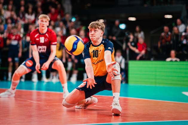 CEV Cup SVG Lüneburg Greenyard Maaseik, 02 04 2026 Joris Backhaus SVG Lüneburg, 10 takes the ball CEV Volleyball Cup, semi-final, second leg SVG Lüneburg vs Greenyard Maaseik on 02 04 2026 at LKH Arena, Lüneburg Copyright: xBEAUTIFULxSPORTS Tonhäuserx