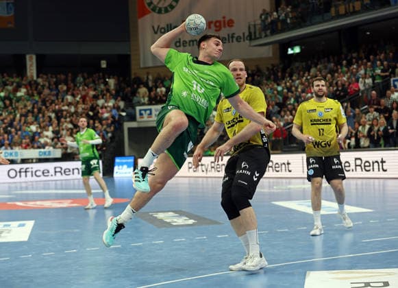 02 04 2026, xovx, Handball Daikin Handball Bundesliga, HSG Wetzlar TVB Stuttgart v l Josip Simic HSG Wetzlar , Lenny Rubin TVB Stuttgart , Samuel Röthlisberger TVB Stuttgart Wetzlar Buderus Arena Hessen Germany EN
