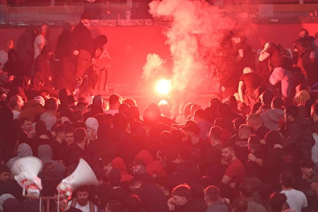 Sport Bilder des Tages CRVENA ZVEZDA vs PARTIZAN SUPPORTERS basketball Crvena zvezda vs Parizan Euroleague at Beogradska arena, Belgrade 02.04.2026 Foto: BASKETBALL, EUROLEAGUE, CRVENA ZVEZDA, RED STAR, PARTIZAN Belgrade Belgrade arena Serbia Copyright: xMarkoxMetlas xMNxPressx