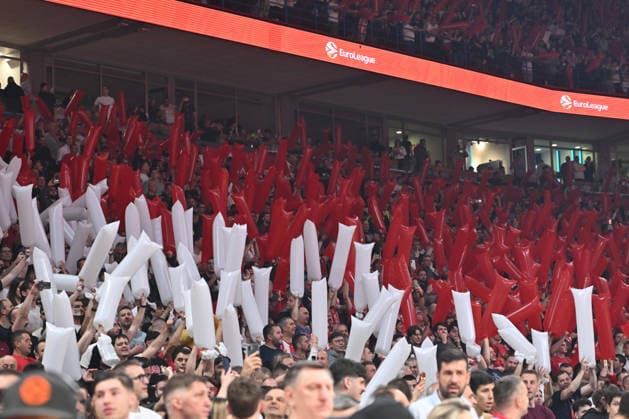 CRVENA ZVEZDA vs PARTIZAN SUPPORTERS basketball Crvena zvezda vs Parizan Euroleague at Beogradska arena, Belgrade 02.04.2026 Foto: BASKETBALL, EUROLEAGUE, CRVENA ZVEZDA, RED STAR, PARTIZAN Belgrade Belgrade arena Serbia Copyright: xMarkoxMetlas xMNxPressx