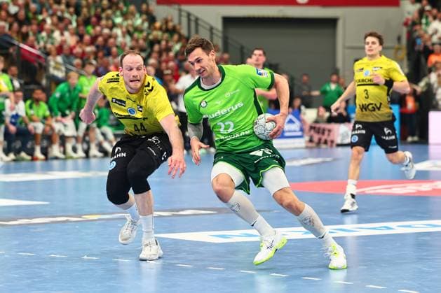 Jona Schoch HSG Wetzlar, 22 in duel with Lenny Rubin TVB Stuttgart, 44 GER, HSG Wetzlar vs TVB Stuttgart, Handball, 1 Bundesliga, Matchday 27, Season 2025 2026, 02 04 2026 GER, HSG Wetzlar vs TVB Stuttgart, Handball, 1 Bundesliga, Matchday 27, Season 2025 2026, 02 04 2026 Wetzlar Copyright: xEibner-Pressefoto RenexWeissx EP_RWS