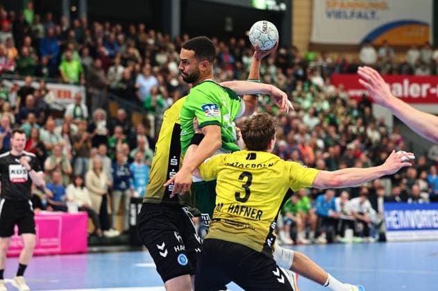 Goal throw by Philipp Ahouansou HSG Wetzlar, 19 in duel with in duel with GER, HSG Wetzlar vs TVB Stuttgart, Handball, 1 Bundesliga, Matchday 27, Season 2025 2026, 02 04 2026 GER, HSG Wetzlar vs TVB Stuttgart, Handball, 1 Bundesliga, Matchday 27, Season 2025 2026, 02 04 2026 Wetzlar Copyright: xEibner-Pressefoto RenexWeissx EP_RWS