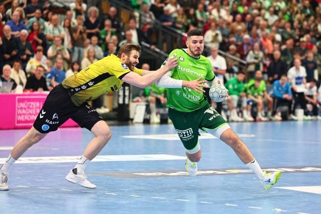 Stefan Cavor HSG Wetzlar, 77 in duel with Samuel Roethlisberger TVB Stuttgart, 17 GER, HSG Wetzlar vs TVB Stuttgart, Handball, 1 Bundesliga, Matchday 27, Season 2025 2026, 02 04 2026 GER, HSG Wetzlar vs TVB Stuttgart, Handball, 1 Bundesliga, Matchday 27, Season 2025 2026, 02 04 2026 Wetzlar Copyright: xEibner-Pressefoto RenexWeissx EP_RWS