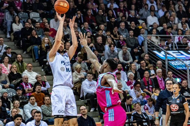 Mateo Seric MLP Academics Heidelberg, 21 vs Jeff Garrett Jr Telekom Baskets Bonn, 04 Telekom Baskets Bonn vs MLP Academics Heidelberg, Basketball, easy Credit BBL, 27 Matchday, 2025 2026, 02 04 2026 Telekom Baskets Bonn vs MLP Academics Heidelberg, Basketball, easy Credit BBL, 27 Matchday, 2025 2026, 02 04 2026 Bonn Copyright: xEibner-Pressefoto GerhardxWingenderx EP_GWR
