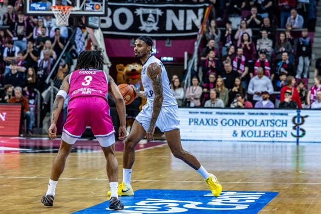 Michael Weathers MLP Academics Heidelberg, 20 vs Zach Cooks Telekom Baskets Bonn, 03 Telekom Baskets Bonn vs MLP Academics Heidelberg, Basketball, easy Credit BBL, 27 Matchday, 2025 2026, 02 04 2026 Telekom Baskets Bonn vs MLP Academics Heidelberg, Basketball, easy Credit BBL, 27 Matchday, 2025 2026, 02 04 2026 Bonn Copyright: xEibner-Pressefoto GerhardxWingenderx EP_GWR