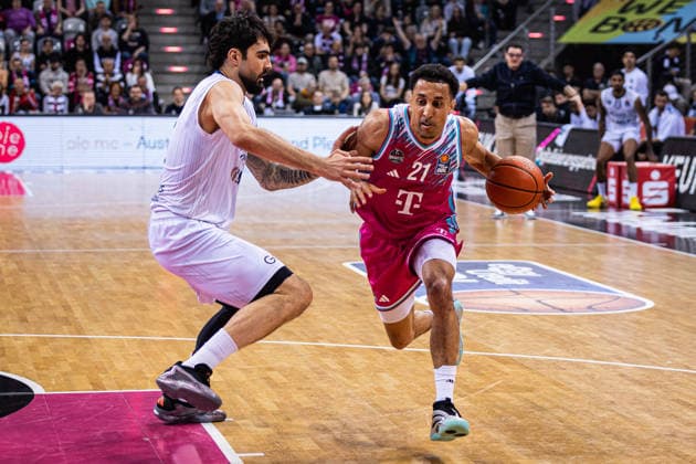 easyCredit Basketball Bundesliga Telekom Baskets Bonn MLP Academics Heidelberg 02 04 2026 Joel Aminu Telekom Baskets Bonn 21 and Marcel Keßen MLP ACADEMICS HEIDELBERG 15 easyCredit Basketball Bundesliga Telekom Baskets Bonn MLP Academics Heidelberg 02 04 2026, Telekom Dome Bonn Copyright: xBEAUTIFULxSPORTS Derixx