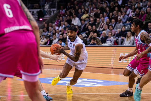 easyCredit Basketball Bundesliga Telekom Baskets Bonn MLP Academics Heidelberg 02 04 2026 Michael Weathers MLP ACADEMICS HEIDELBERG 20 pulls to the basket easyCredit Basketball Bundesliga Telekom Baskets Bonn MLP Academics Heidelberg 02 04 2026, Telekom Dome Bonn Copyright: xBEAUTIFULxSPORTS Derixx