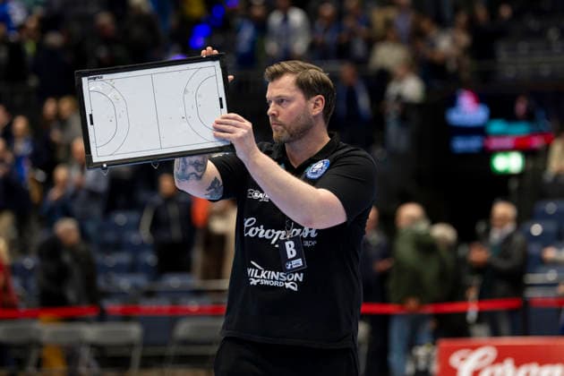 Bergischer HC vs VfL Gummersbach, 02 04 2026 DUESSELDORF, GERMANY APRIL 2 Arnor Gunnarsson Coach Bergischer HC during the HBL Bundesliga match between Bergischer HC vs VfL Gummersbach at Mitsubishi Electric HALLE on Matchday 27 April 2, 2026 in Duesseldorf, Germany Copyright: xBEAUTIFULxSPORTS KennyxBeelex