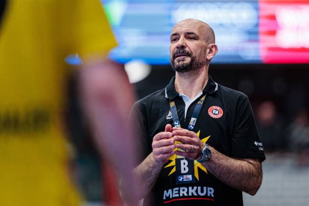 Disappointment for Davor Dominikovic TuS N Luebbecke, Coach GER, TuS N Luebbecke vs HSC 2000 Coburg, Handball, 2 Bundesliga, Matchday 26, Season 2025 2026, 02 04 2026 GER, TuS N Luebbecke vs HSC 2000 Coburg, Handball, 2 Bundesliga, Matchday 26, Season 2025 2026, 02 04 2026 Luebbecke Copyright: xEibner-Pressefoto JanxRollingerx EP_JSK