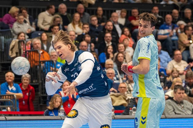 duel between Kim Voss Fels Bergischer HC 06, 21 and Julian Koester VfL Gummersbach, 07 Bergischer HC vs VfL Gummersbach, Handball, DAIKIN HBL, Matchday 27, Season 2025 2026, 02 04 2026 Bergischer HC vs VfL Gummersbach, Handball, DAIKIN HBL, Matchday 27, Season 2025 2026, 02 04 2026 Duesseldorf Copyright: xEibner-Pressefoto ThomasxHaeslerx EP_THR