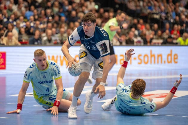 Soeren Steinhaus Bergischer HC 06, 53 against Ellidi Snaer Vidarsson VfL Gummersbach, 04 and Tom Kiesler VfL Gummersbach, 30 Bergischer HC vs VfL Gummersbach, Handball, DAIKIN HBL, 27 Matchday, Season 2025 2026, 02 04 2026 Bergischer HC vs VfL Gummersbach, Handball, DAIKIN HBL, 27 Matchday, Season 2025 2026, 02 04 2026 Duesseldorf Copyright: xEibner-Pressefoto ThomasxHaeslerx EP_THR