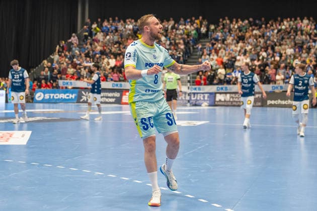 Lukas Blohme VfL Gummersbach, 08 motivates the visiting fans Bergischer HC vs VfL Gummersbach, Handball, DAIKIN HBL, Matchday 27, Season 2025 2026, 02 04 2026 Bergischer HC vs VfL Gummersbach, Handball, DAIKIN HBL, Matchday 27, Season 2025 2026, 02 04 2026 Duesseldorf Copyright: xEibner-Pressefoto ThomasxHaeslerx EP_THR