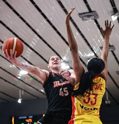 Athinaikos Qualco v CIMSA CBK Mersin - FIBA EuroCup Women Finals ATHENS, GREECE - APRIL 2: Alina Iagupova (L) of CIMSA CBK Mersin competes for the ball against Kristine Anigwe (R) of Athinaikos Qualco during the first leg of the FIBA EuroCup Women final at Makis Lioukas Sports Center in the Glyfada district of Athens, Greece on April 2, 2026. Serkan Avci Anadolu Athens Greece. Editorial use only. Please get in touch for any other usage.  Copyright: x2026xAnadoluxSerkanxAvcix
