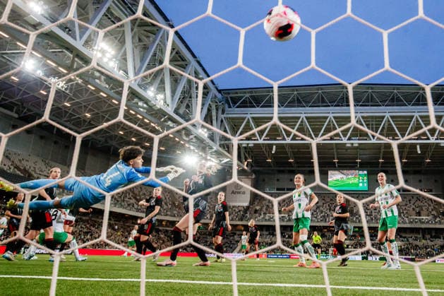 260402 Fanny Peterson of Hammarby scores 1 0 behind goalkeeper Nikola Harantova of Sparta Prague during the UEFA Women s Europa Cup semifinal between Hammarby and Sparta Prague on April 2, 2026 in Stockholm Photo Kenta Jönsson BILDBYRAN COP 210 KJ0331 fotboll football soccer fotball europa cup hammarby sparta prague uefa womens europa cup semifinal dam bbeng  Copyright: KENTAxJÖNSSON BB260402KJ038