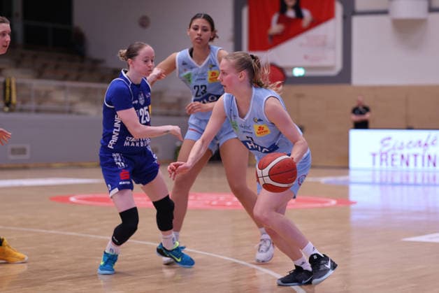 02 04 2026, Basketball, Women, Season 2025 2026, Toyota Womens Basketball Bundesliga, Playoffs, Saarlouis Royals Basketball Club Marburg e V , Elina Koskimies Saarlouis Royals , Brynn Shoup Hill Saarlouis Royals , Caitlyn Jones Basketball Club Marburg e V Saarlouis Stadtgartenhalle Saarland Germany DEU Copyright: xSebastianxBachx