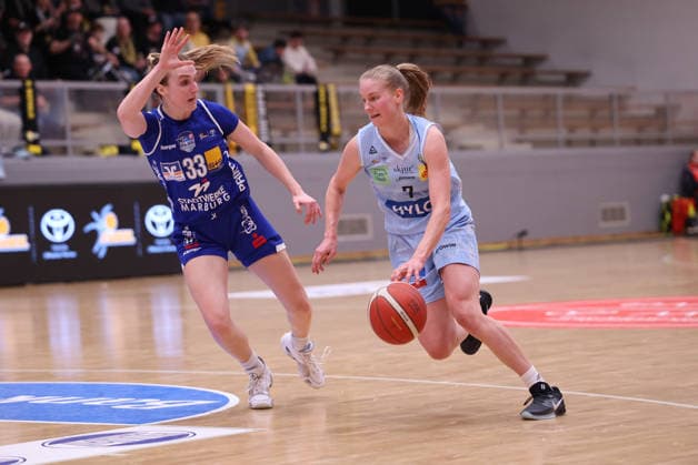 02 04 2026, Basketball, Women, Season 2025 2026, Toyota Womens Basketball Bundesliga, Playoffs, Saarlouis Royals Basketball Club Marburg e V , Elina Koskimies Saarlouis Royals , Greta Kampschroeder Basketball Club Marburg e V Saarlouis Stadtgartenhalle Saarland Germany DEU Copyright: xSebastianxBachx