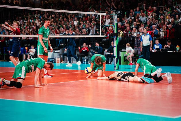 CEV Cup SVG Lüneburg Greenyard Maaseik, 02 04 2026 Greenyard Maaseik fails to get the ball CEV Volleyball Cup, semi-final, second leg SVG Lüneburg vs Greenyard Maaseik on 02 04 2026 at LKH Arena, Lüneburg Copyright: xBEAUTIFULxSPORTS Tonhäuserx