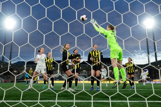 260402 Goalkeeper Fanney Birkisdottir of Häcken during the UEFA Women s Europa Cup semifinal between Häcken and Eintracht Frankfurt on April 2, 2026 in Gothenburg Photo Michael Erichsen BILDBYRAN COP 89 MI0962 fotboll football soccer fotball europa cup häcken eintracht frankfurt uefa womens europa cup dam bbeng semifinal  Copyright: MICHAELxERICHSEN BB260402MI063