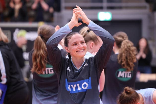 02 04 2026, Basketball, Women, Season 2025 2026, Toyota Womens Basketball Bundesliga, Playoffs, Saarlouis Royals Basketball Club Marburg e V , Magaly Meynadier Saarlouis Royals cheers Saarlouis Stadtgartenhalle Saarland Germany DEU Copyright: xSebastianxBachx