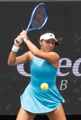 April 2, 2026: Elisabetta Cocciaretto (ITA) loses to Jessica Pegula (USA), Cocciaretto 1-6, 6-1, 7-6, at the Credit One Charleston Open being played at Credit One Staduim in Charleston, South Carolina, {USA} Tennisclix Charleston USA - ZUMAc04_ 20260402_zma_c04_048 Copyright: xLesliexBillmanx