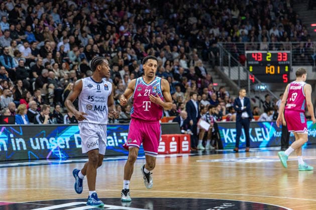 Top scorer Joel Sadu Aminu Telekom Baskets Bonn, 21 with DJ Damariae Horne MLP Academics Heidelberg, 00 Telekom Baskets Bonn vs MLP Academics Heidelberg, Basketball, easy Credit BBL, 27 Matchday, 2025 2026, 02 04 2026 Telekom Baskets Bonn vs MLP Academics Heidelberg, Basketball, easy Credit BBL, 27 Matchday, 2025 2026, 02 04 2026 Bonn Copyright: xEibner-Pressefoto GerhardxWingenderx EP_GWR