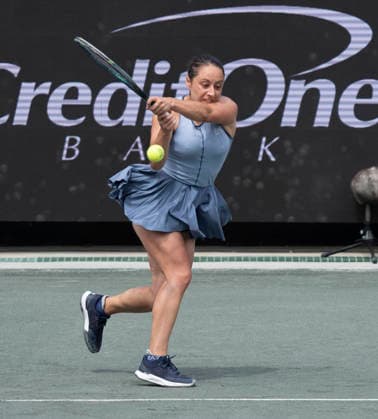 April 2, 2026: Elisabetta Cocciaretto (ITA) loses to Jessica Pegula (USA), Cocciaretto 1-6, 6-1, 7-6, at the Credit One Charleston Open being played at Credit One Staduim in Charleston, South Carolina, {USA} Ã‚ Tennisclix Charleston USA - ZUMAc04_ 20260402_zma_c04_051 Copyright: xLesliexBillmanx