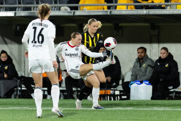 260402 Lisanne Gräwe of Eintracht Frankfurt and Tilde Karlsson of Häcken during the UEFA Women s Europa Cup semifinal between Häcken and Eintracht Frankfurt on April 2, 2026 in Gothenburg Photo Michael Erichsen BILDBYRAN COP 89 MI0962 bbeng dam eintracht frankfurt europa cup football fotball fotboll häcken semifinal soccer uefa womens europa cup  Copyright: MICHAELxERICHSEN BB260402MI070